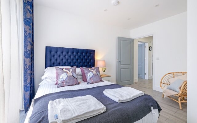 Luxury 1 & 2 bed Apartment free parking