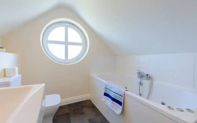 Beautiful 3BD Home Situated in Solihull