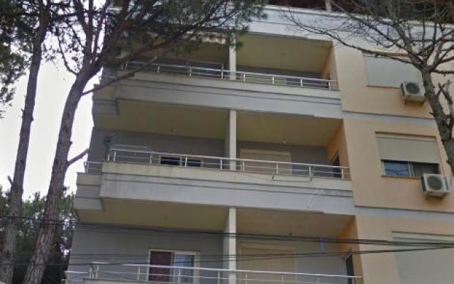 Cheap 2+1 apartment, 10 meters from beach