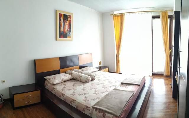 Villa Pinggir Danau Puncak for 30 pax