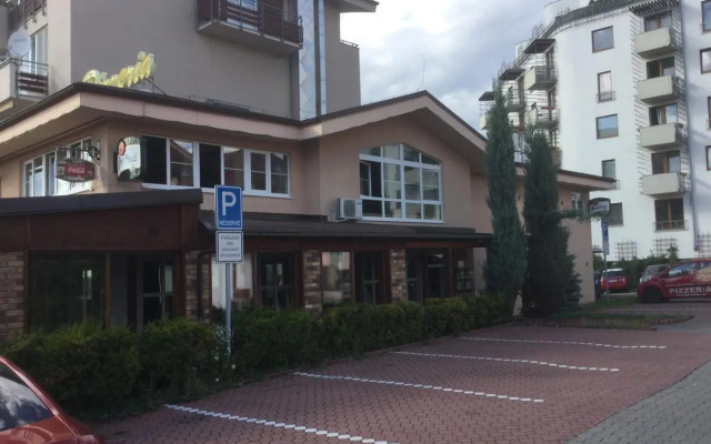 Sunny Two-story Apartment Kyje