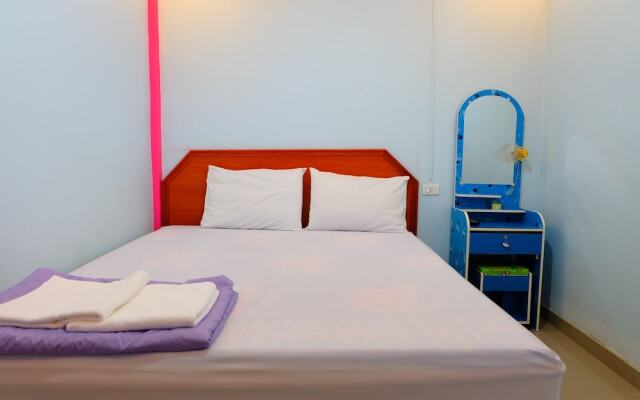 Thanaroj Guesthouse