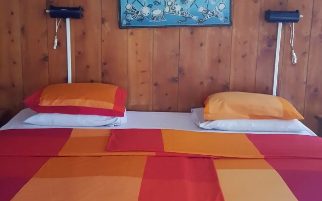 Q-Bar & Guest House
