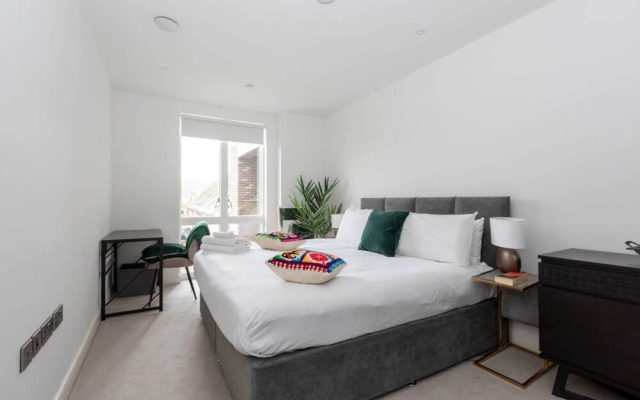 Tranquil & Stylish 1 Bedroom Flat With Private Balcony