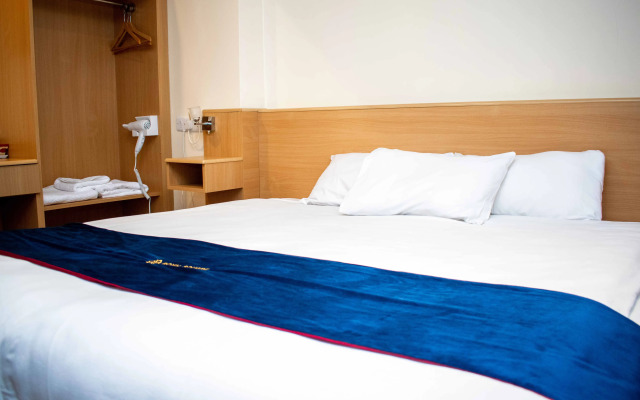 Royal Square Hotel - BHX & NEC