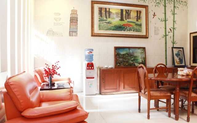 RedDoorz near Balai Kota Surabaya