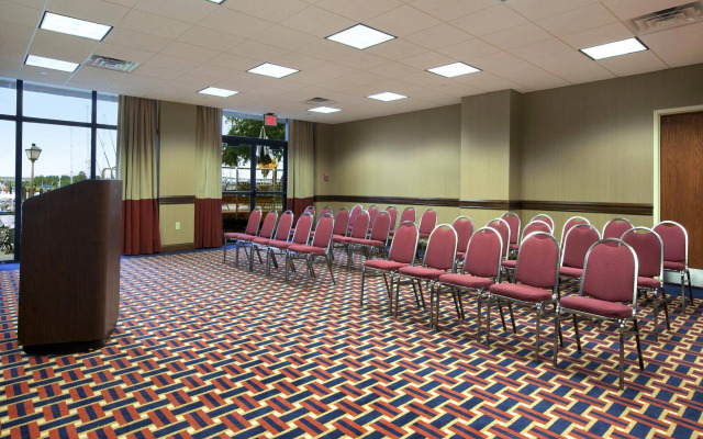 DoubleTree by Hilton New Bern Riverfront