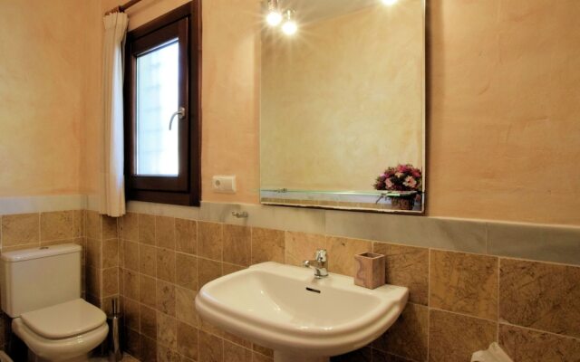 Luxurious Villa With Private Pool, Easily Accessible, in Spectacular Scenery