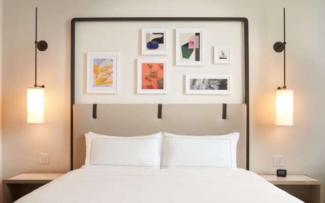 SERENA Hotel Aventura Miami, Tapestry Collection by Hilton