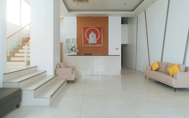 RedDoorz at LuxeLite Suites Makati