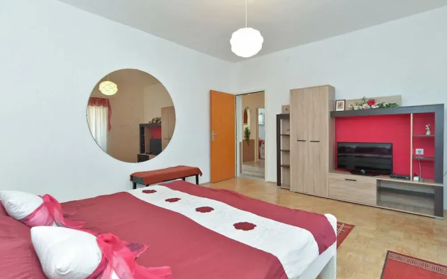 Apartment 725