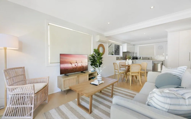Ground Floor 2-bed Mermaid Beach Pad With Parking – Guest Rooms – Gold Coast