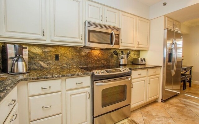 Som 503 - Somerset 2 Bedroom Condo by Redawning