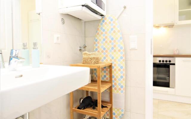 MARINE: Newly renovated 2nd district apartment