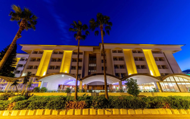 Faros Premium Beach Hotel