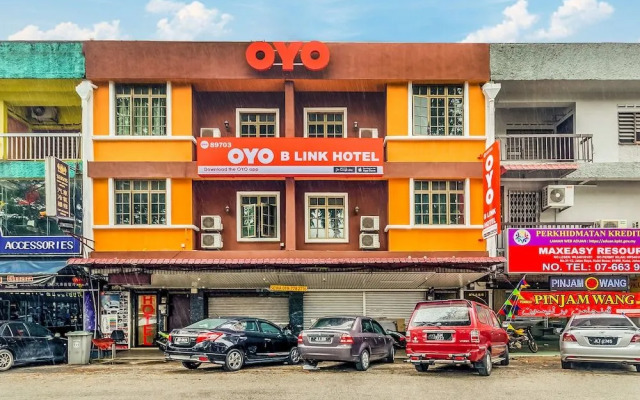 OYO 89703 B Link Hotel