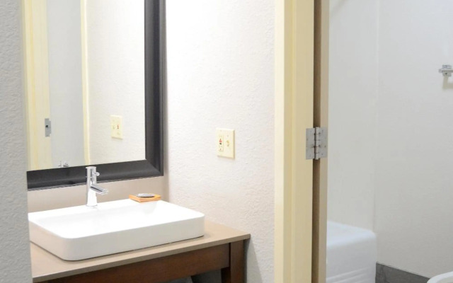 Holiday Inn Express Suites Live Oak