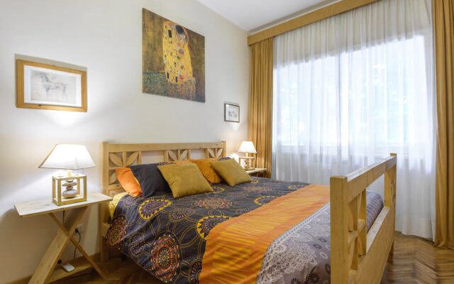 Superior 5 BD & BR Apt in Vatican Area