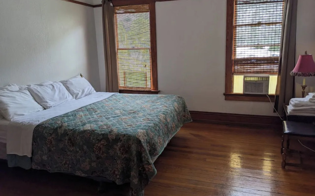 The Oliver House - Adults Only