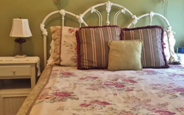 Inn At The Canal Bed & Breakfast