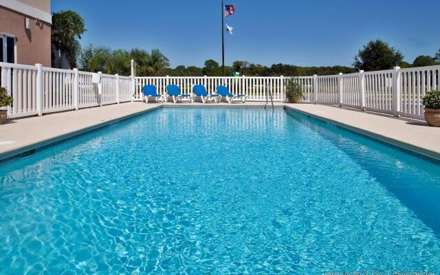 Holiday Inn Express Hotel & Suites Tavares - Leesburg by IHG