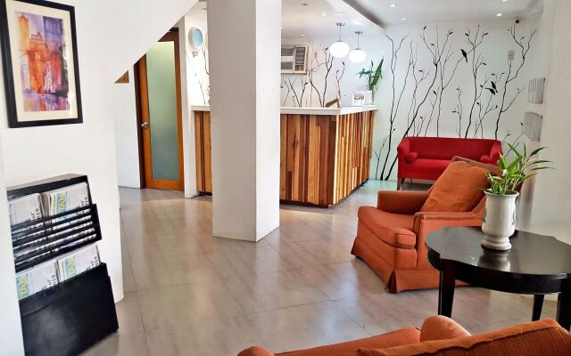 Royale Parc Inn & Suites