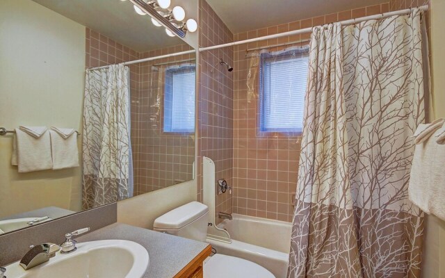 Aspen Heights Lodge 4 Bedroom Home by RedAwning