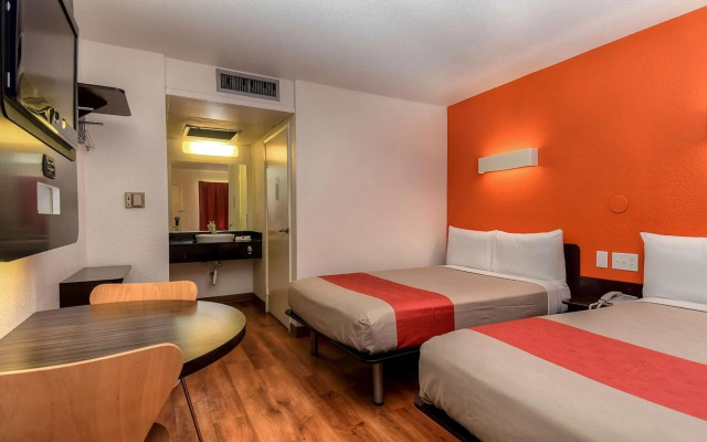 Motel 6 Carlsbad, CA Beach