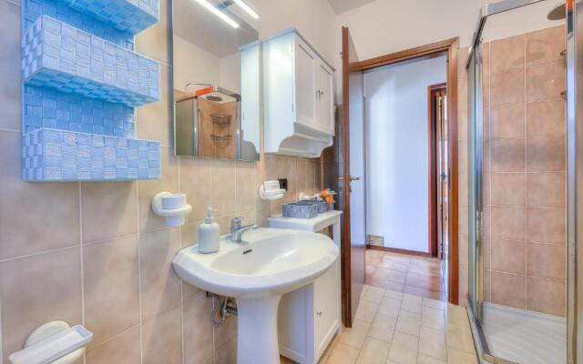 Cedar House Villa Few Minutes From Lake