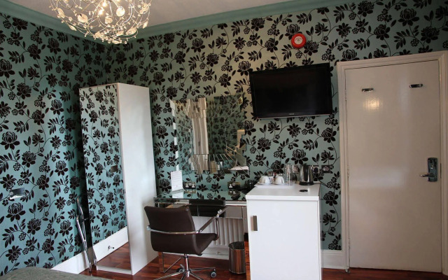 Crompton Guest House