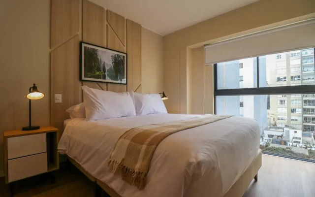w Radiant 2BR w Great Balcony Near Kennedy Park