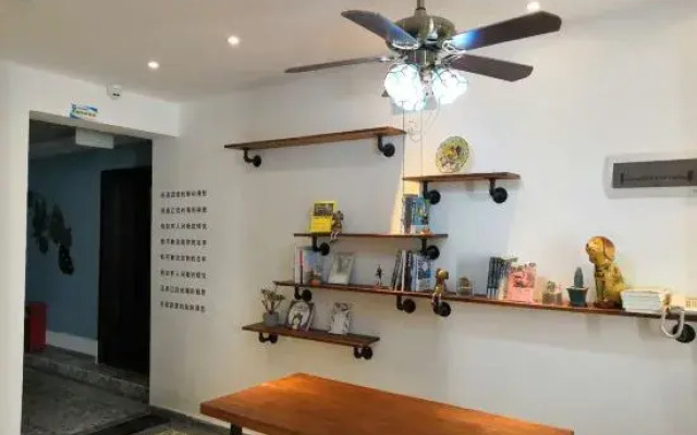 There is an inn in Sanya lane