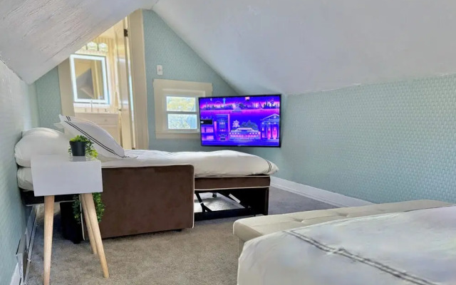 The Colonial Mt. Lebanon by Luxe PGH
