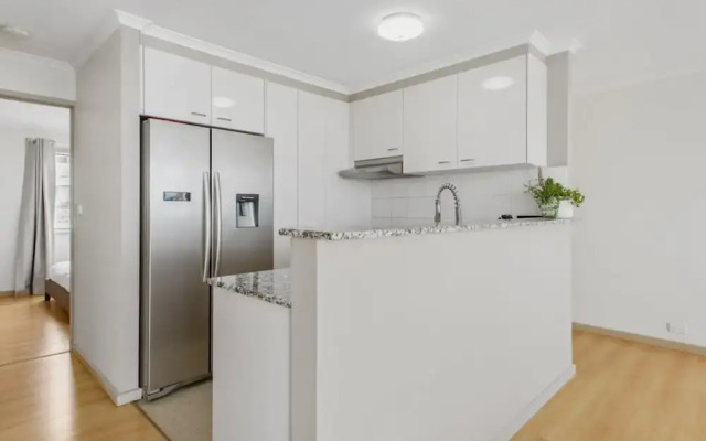 2-bed Unit With Balcony, BBQ & Stunning Lake Views