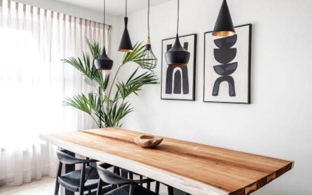 Timeless City Residence