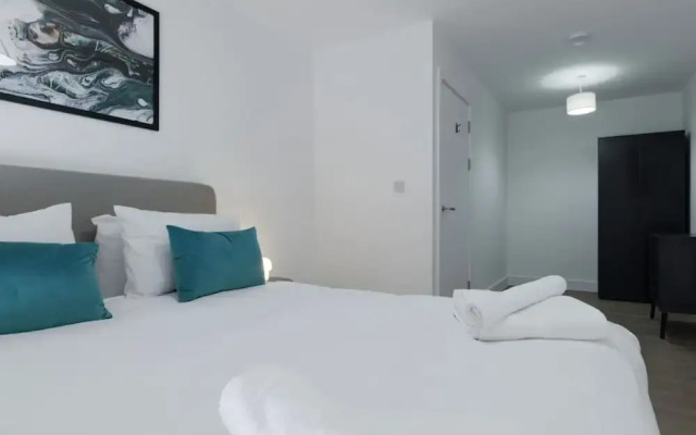 Luxury Manchester Apartment - Yellow