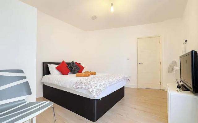 Charming High Wycombe Apartment