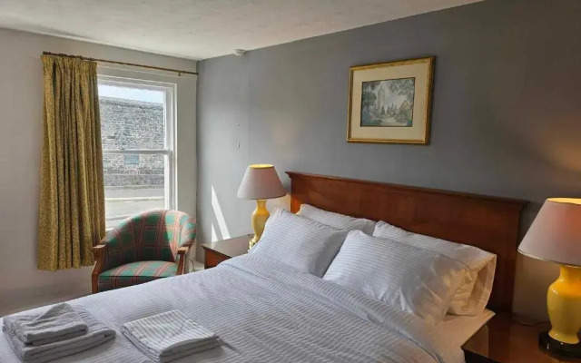 The Shipwright Inn