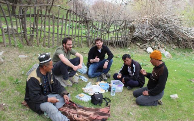 Guest House Ruslan Nurata & Tours