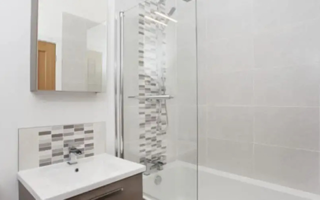 Whitehouse Apartments- Apartment C
