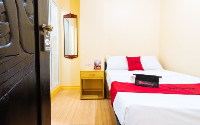 RedDoorz Plus near Strawberry Farm Baguio