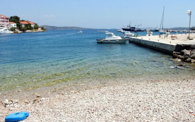 Dari - 70m From Sea - A2
