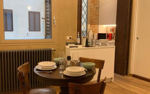 AI MAGAZZINI DEI MEDICI (casa con balcone)