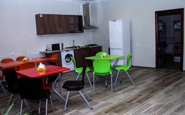 Bee Lucky Hostel and Tours