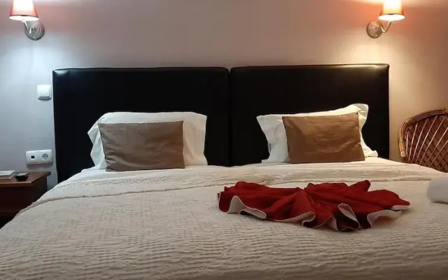 Room in Guest Room - Deluxe Double Room With Balcony in Vila do Maio