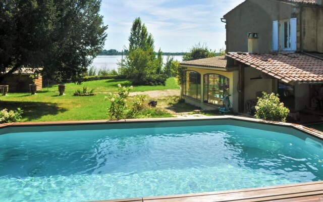 House With 3 Bedrooms in Bayon-sur-gironde, With Pool Access, Enclosed
