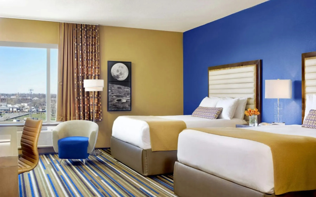 Moonrise Hotel