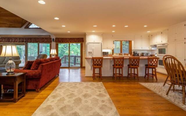 Book Spring Summer Luxury House at Wintergreen