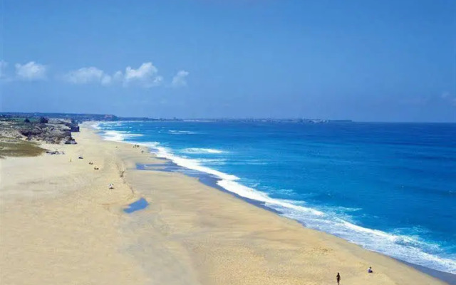 Praia Del Rey Residence