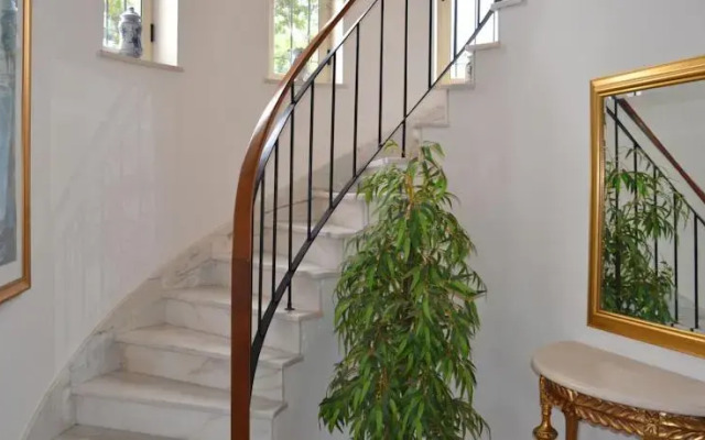 Porta do Paraíso by Luz Management Services